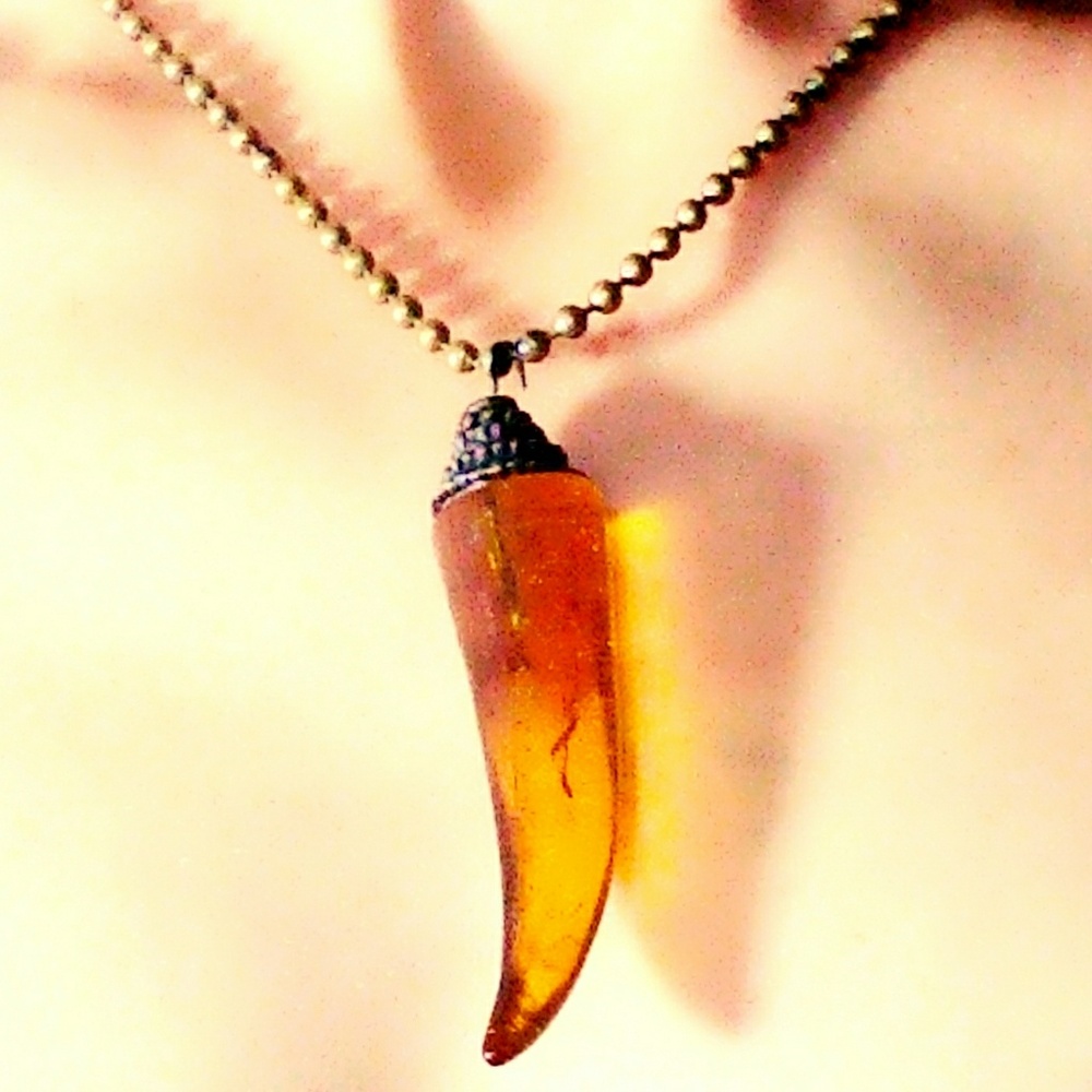Vintage Unisex Baltic Amber Horn Pendant - Picture 2 of 5